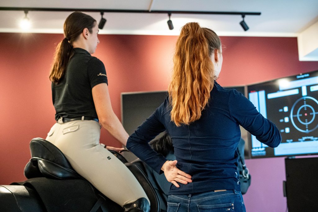 Vorführen der Korrektur am Reitsitz nach biomechanischen Grundlagen