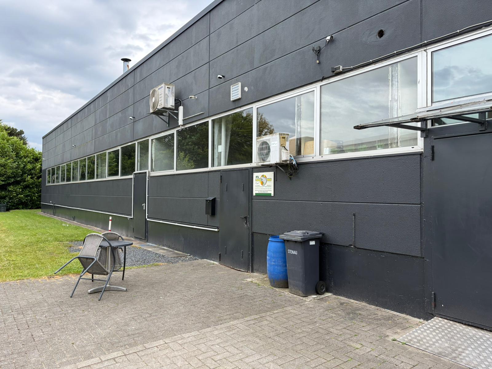 Eingangstür des EquiPro Studios Bad Bentheim